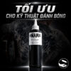 Mặt sau chai mực xăm Dynamic BLK Black 8oz chính hãng với tem QR, thông tin lô sản xuất và hạn sử dụng, giúp thợ xăm kiểm tra nguồn gốc sản phẩm dễ hơn.