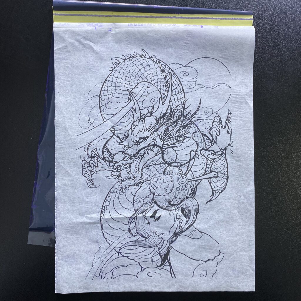 Giấy scan hình xăm Spirit Classic Thermal Tattoo Stencil Paper là giấy scan nhiệt chuyên dụng cho thợ xăm, hỗ trợ chuyển mẫu stencil lên da rõ nét, kích thước 8.5 x 11 inch, hộp 100 tờ, Made in USA.