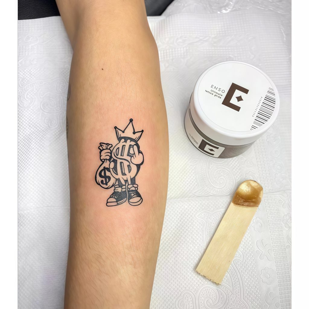 vaseline-tattoo-enso-kem-guong-hinh-xam-enso-3