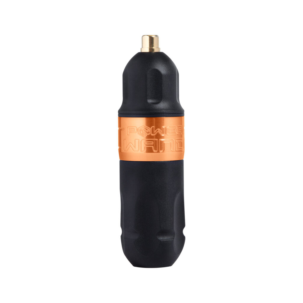 bishop-pwand_packer_1_1 Bộ pin không dây Critical / Bishop x Critical cho máy xăm, gồm pin, bộ điều khiển, dây sạc, adapter và hộp đựng. Phù hợp cho thợ xăm muốn làm việc gọn gàng hơn, hạn chế vướng dây nguồn và thao tác linh hoạt trong quá trình đi nét, đánh bóng, vào màu.