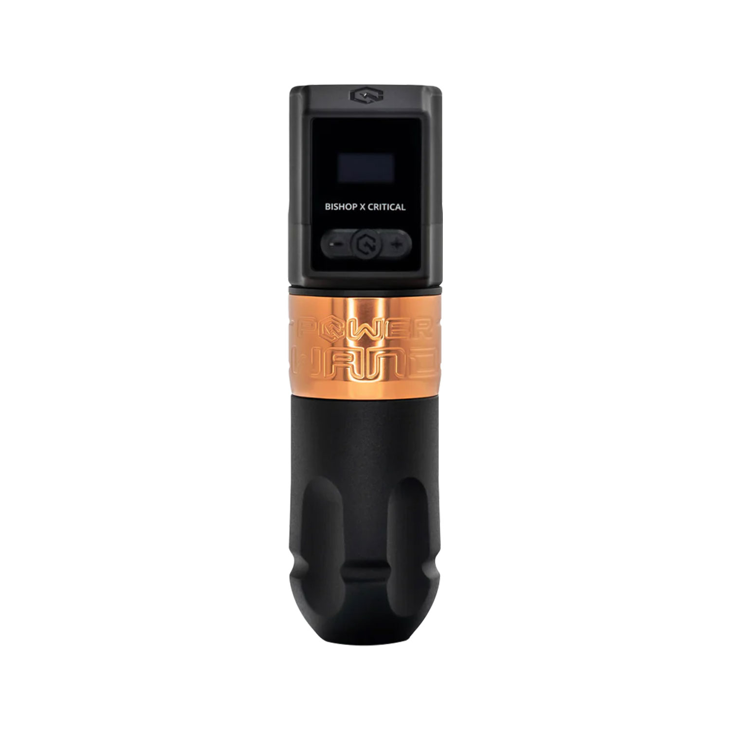 bishop-pwand_packer_2 Bộ pin không dây Critical / Bishop x Critical cho máy xăm, gồm pin, bộ điều khiển, dây sạc, adapter và hộp đựng. Phù hợp cho thợ xăm muốn làm việc gọn gàng hơn, hạn chế vướng dây nguồn và thao tác linh hoạt trong quá trình đi nét, đánh bóng, vào màu.