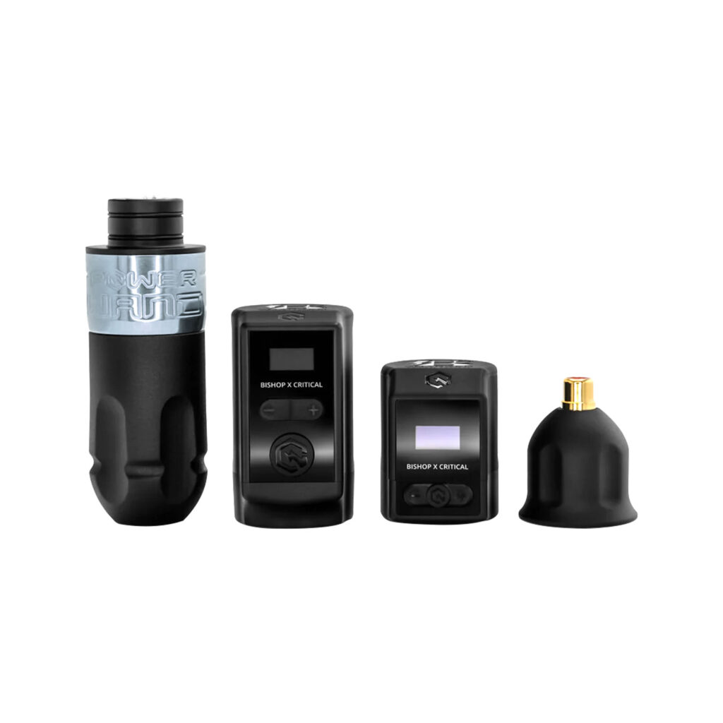 bishop-pwand_shader_3 Bộ pin không dây Critical / Bishop x Critical cho máy xăm, gồm pin, bộ điều khiển, dây sạc, adapter và hộp đựng. Phù hợp cho thợ xăm muốn làm việc gọn gàng hơn, hạn chế vướng dây nguồn và thao tác linh hoạt trong quá trình đi nét, đánh bóng, vào màu.