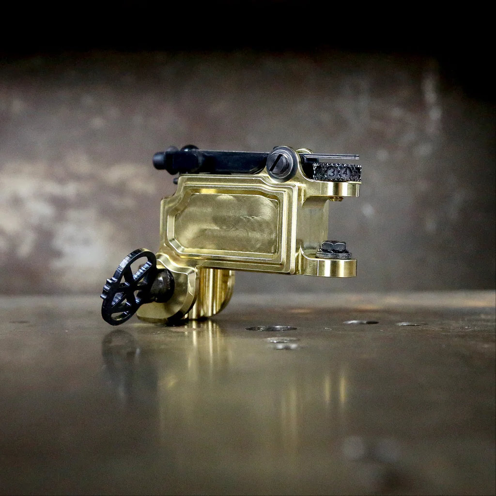 may-xam-dan-kubin-mojobox-rotary-truyen-thong (11) Máy xăm Dan Kubin MojoBox Verdi Gold là dòng máy xăm rotary kiểu truyền thống, thiết kế khung kim loại chắc tay, ngoại hình Verdi Gold nổi bật, phù hợp cho thợ xăm cần cảm giác máy rõ để đi nét, đánh bóng và xử lý nhiều kỹ thuật xăm.