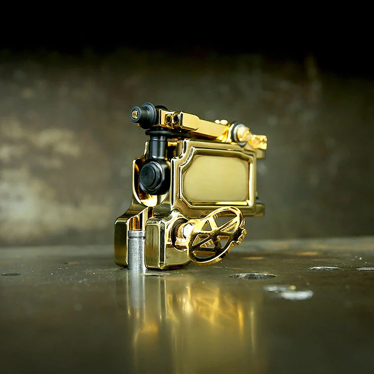 Máy xăm Dan Kubin MojoBox Verdi Gold là dòng máy xăm rotary kiểu truyền thống, thiết kế khung kim loại chắc tay, ngoại hình Verdi Gold nổi bật, phù hợp cho thợ xăm cần cảm giác máy rõ để đi nét, đánh bóng và xử lý nhiều kỹ thuật xăm.