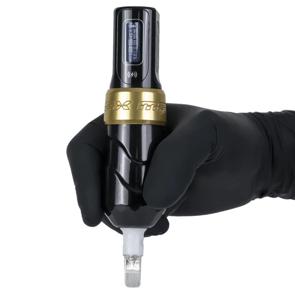 Máy xăm FK Irons Flux Max là dòng máy xăm không dây cao cấp dạng pen, thiết kế pin rời, thao tác gọn, phù hợp cho thợ xăm chuyên nghiệp dùng đi nét, đánh bóng, tô màu và xử lý nhiều phong cách hình xăm.