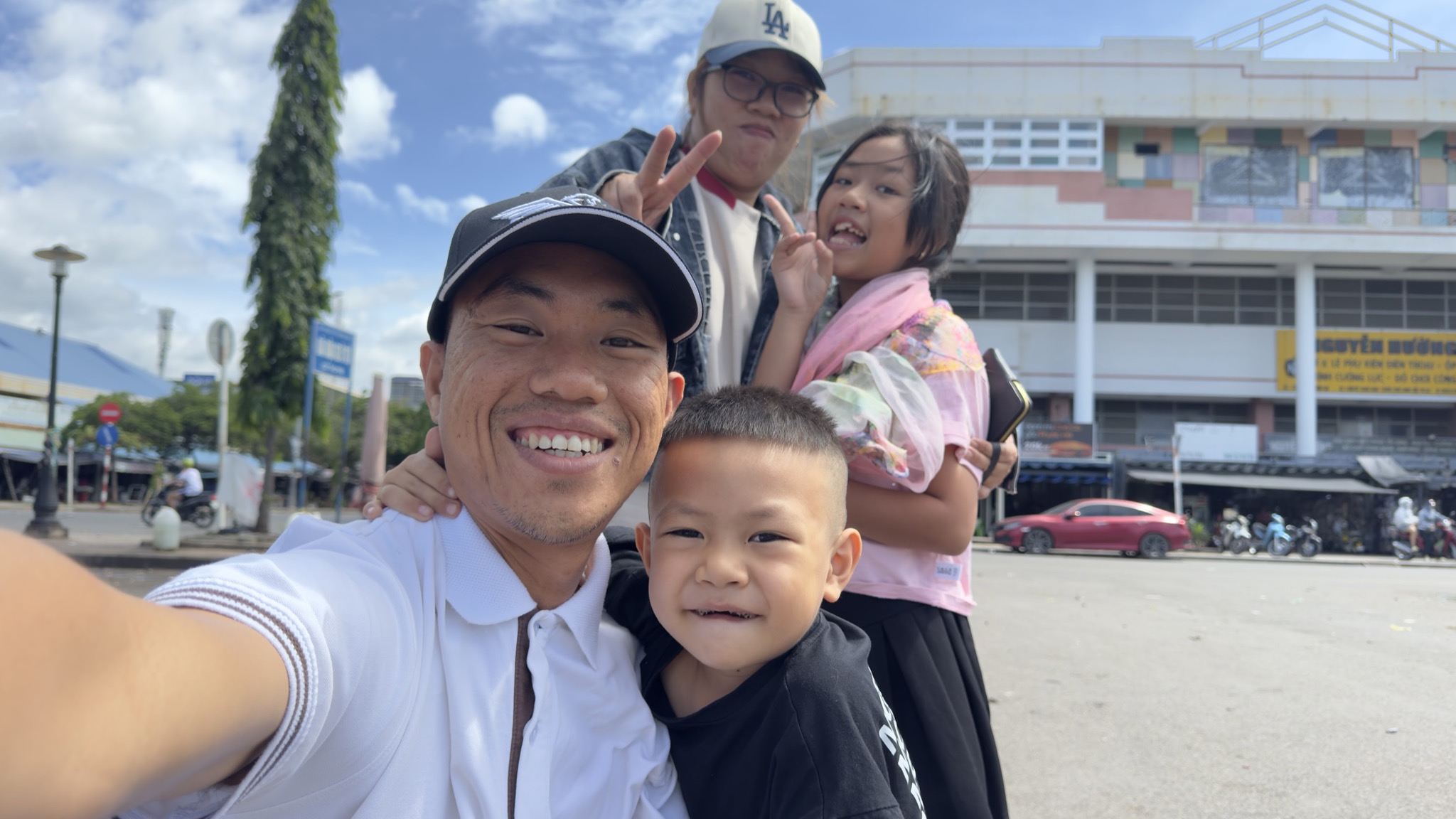 Thiện bên gia đình — người vợ quen từ năm 2013, đứa con sinh năm 2014 là động lực đi tiếp
